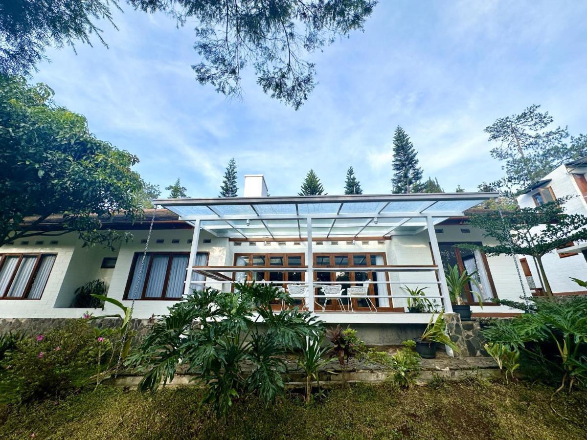 Villa Putih Le Cordon Bandung Bagian luar foto